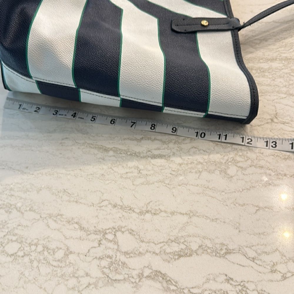 NWT C. Wonder Women’s Navy Green & White Chevron Striped Tote Bag - Picture 12 of 12